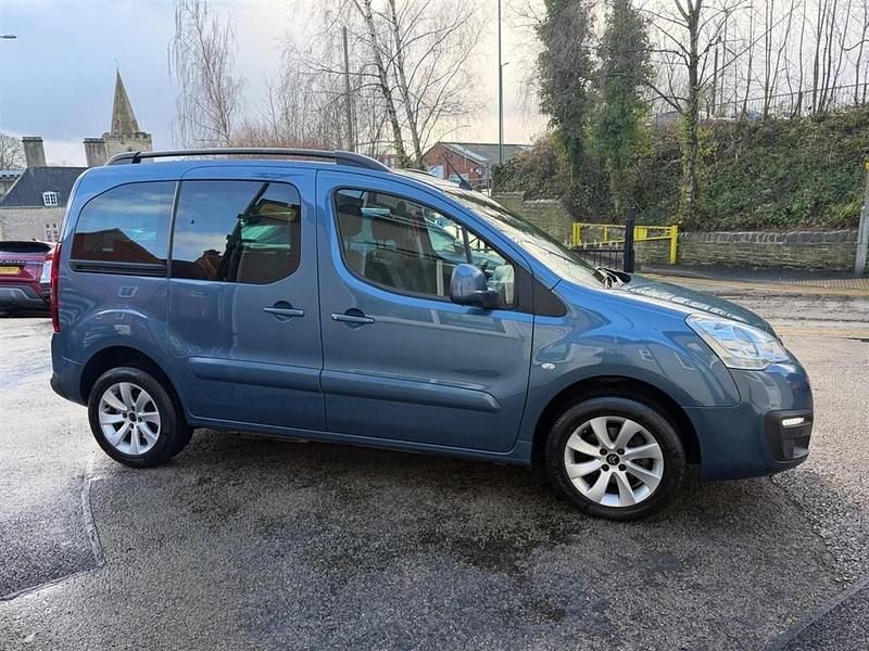 Usado Citroën Berlingo Flair 100 HP (73 kW) 2019 Azul Monovolume