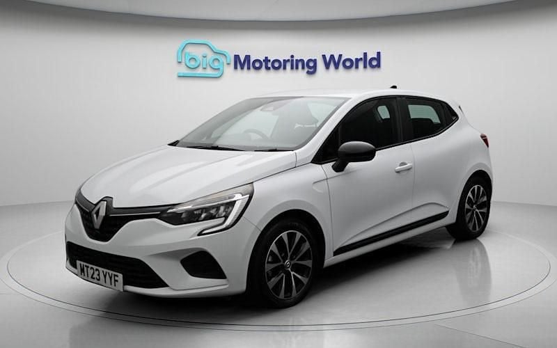 Używany Renault Clio V Evolution 145 KM (106 kW) 2023 Biały Hatchback