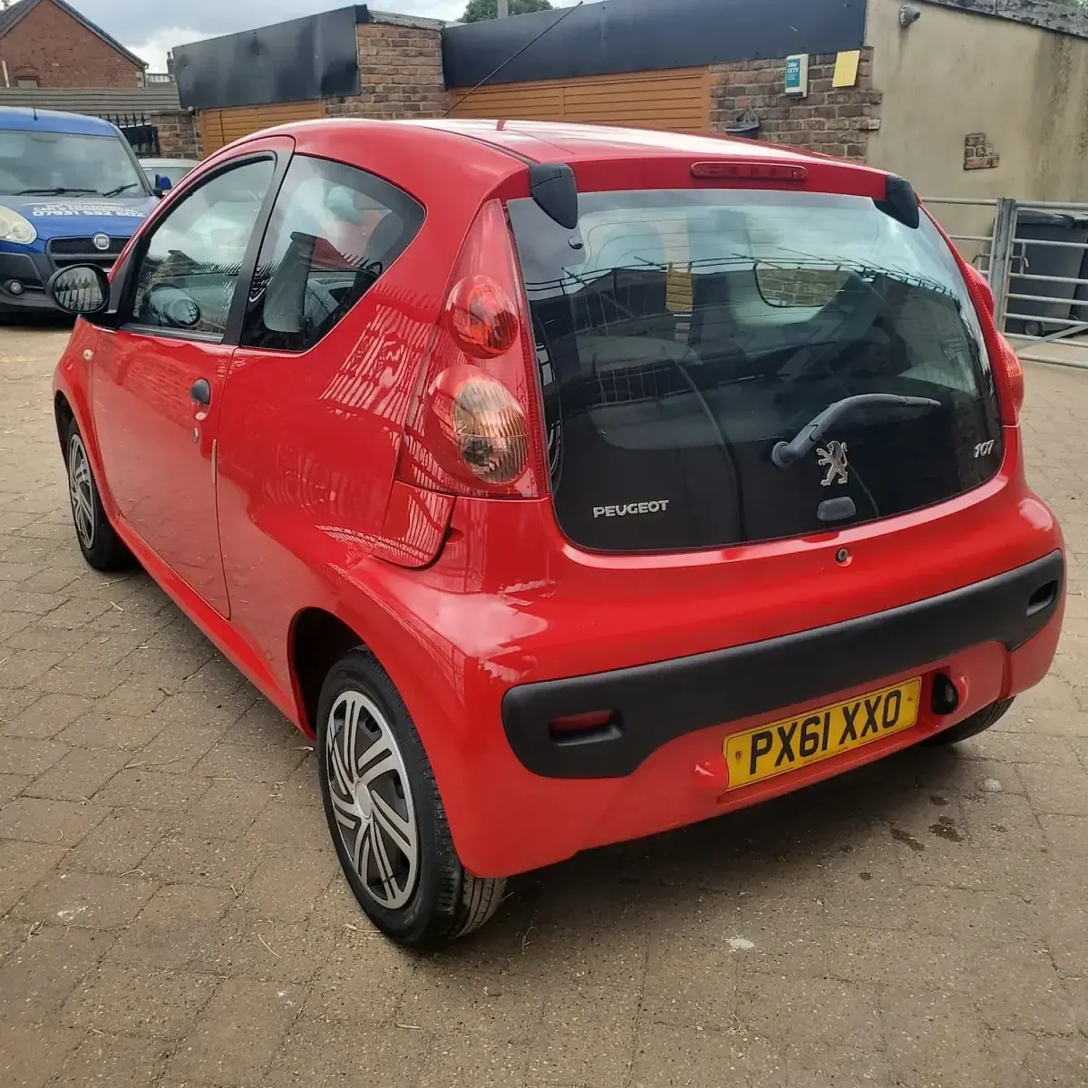 Used Peugeot 107 68 HP (50 kW) 2011 Red Hatchback