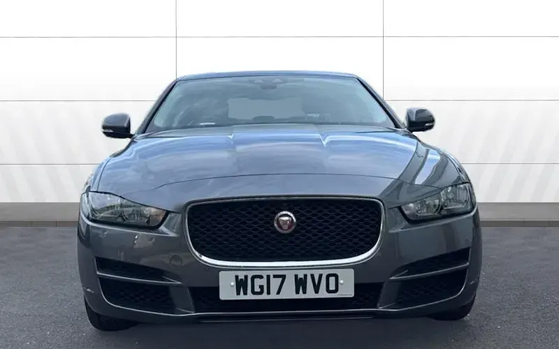 Usado Jaguar XE Ingenium 200 HP (147 kW) 2019 Sedan