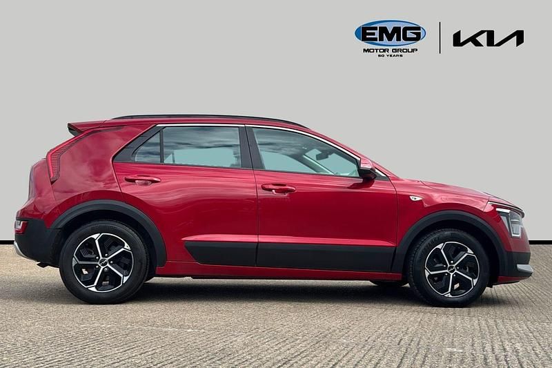 Used Kia Niro 139 HP (102 kW) 2022 Red SUV