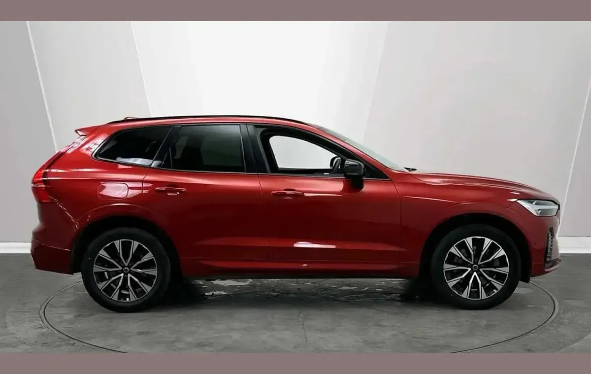 Used Volvo XC60 Plus 194 HP (142 kW) 2023 Red SUV