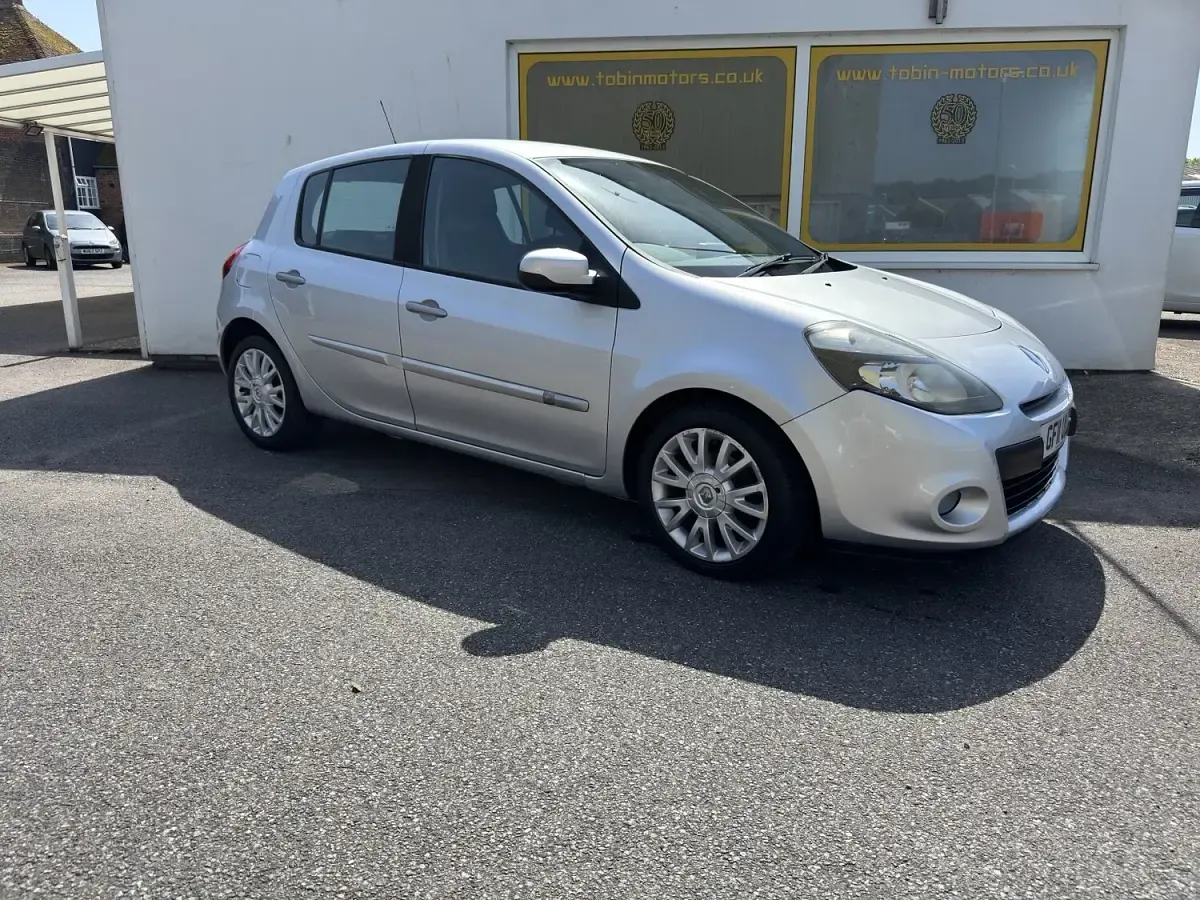 Used Renault Clio Dynamique 2011 Silver Hatchback