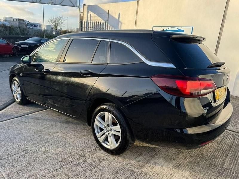 Second-hand Vauxhall Astra Design Edition 136 CP (100 kW) 2016 Negru Break