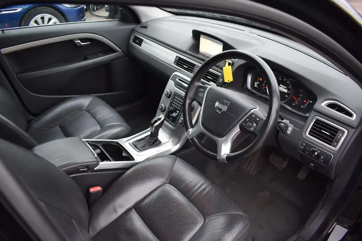 Used Volvo V70 SE 181 HP (133 kW) 2014 Black Estate