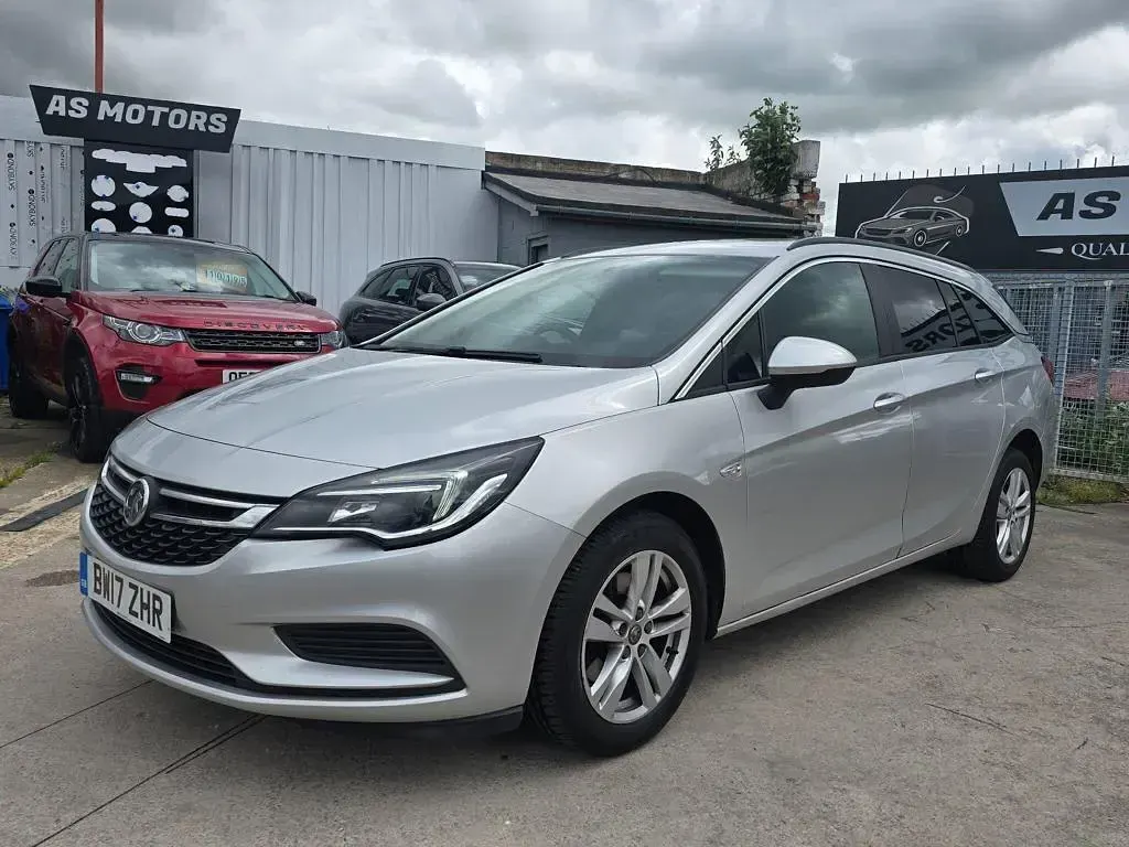 Used Vauxhall Astra S 136 HP (100 kW) 2017 Silver Estate