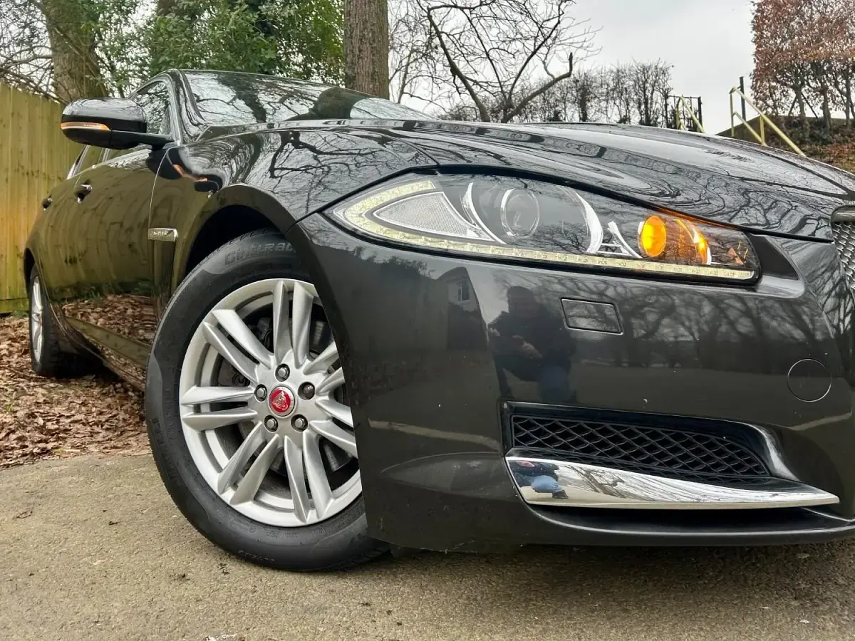 Begagnad Jaguar XF Luxury 2013 Grå Sedan