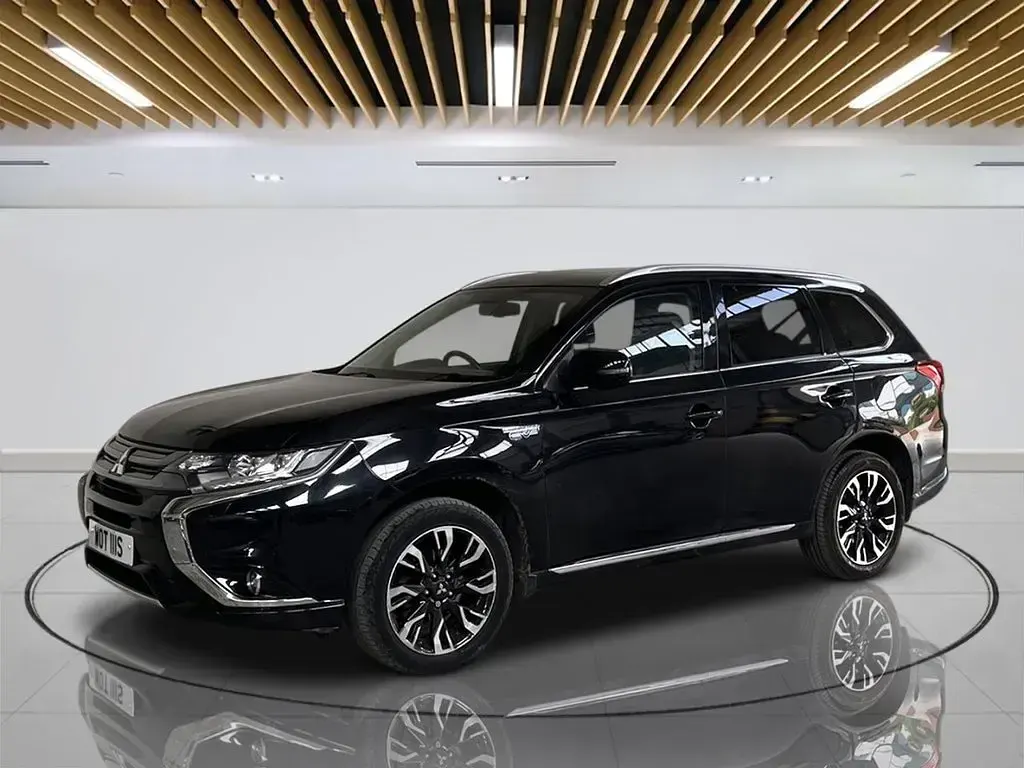 Used Mitsubishi Outlander P-HEV 200 HP (147 kW) 2017 Black Estate