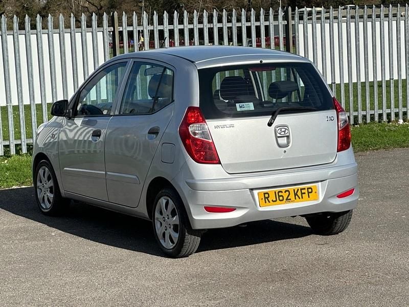 Used Hyundai i10 Classic 85 HP (62 kW) 2012 Silver Hatchback