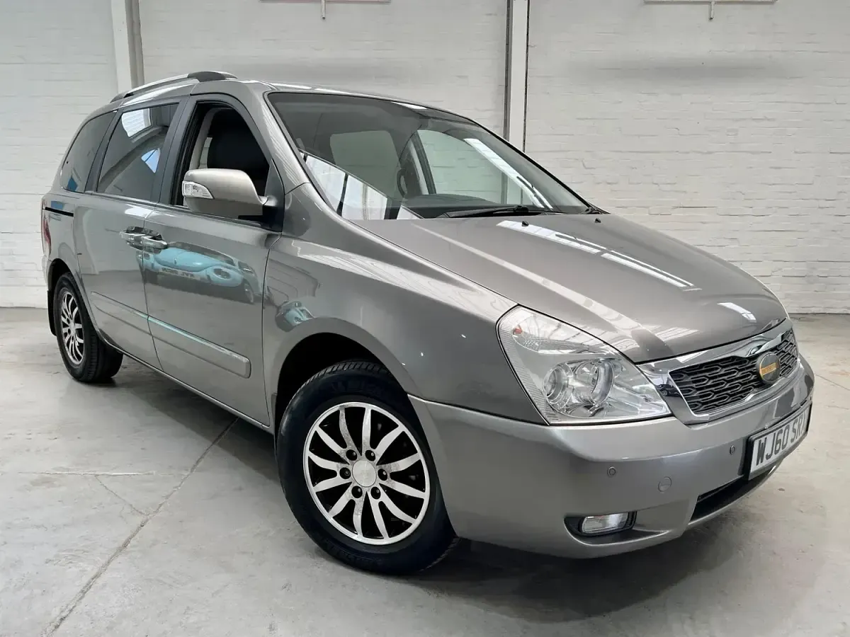 Used Kia Sedona 2010 Silver MPV