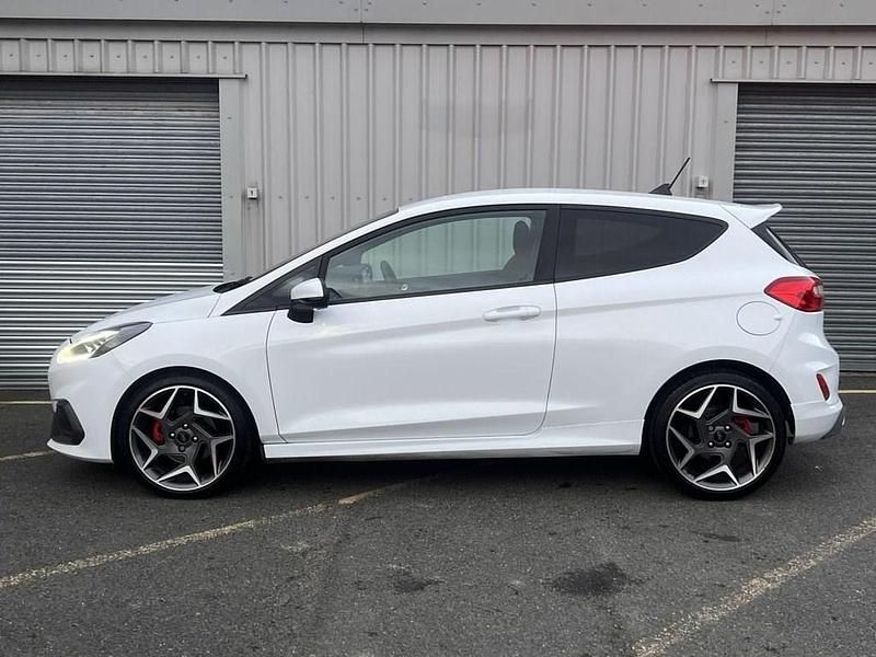 Used Ford Fiesta ST 200 HP (147 kW) 2018 White Hatchback