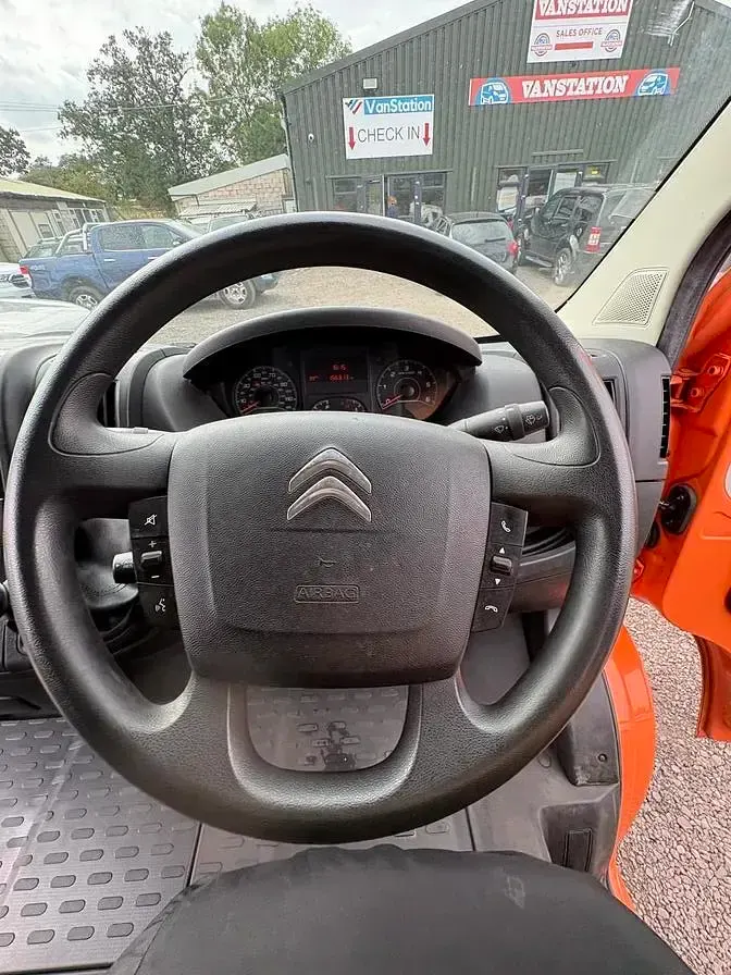 Used Citroën Relay 120 HP (88 kW) 2021 Orange Van