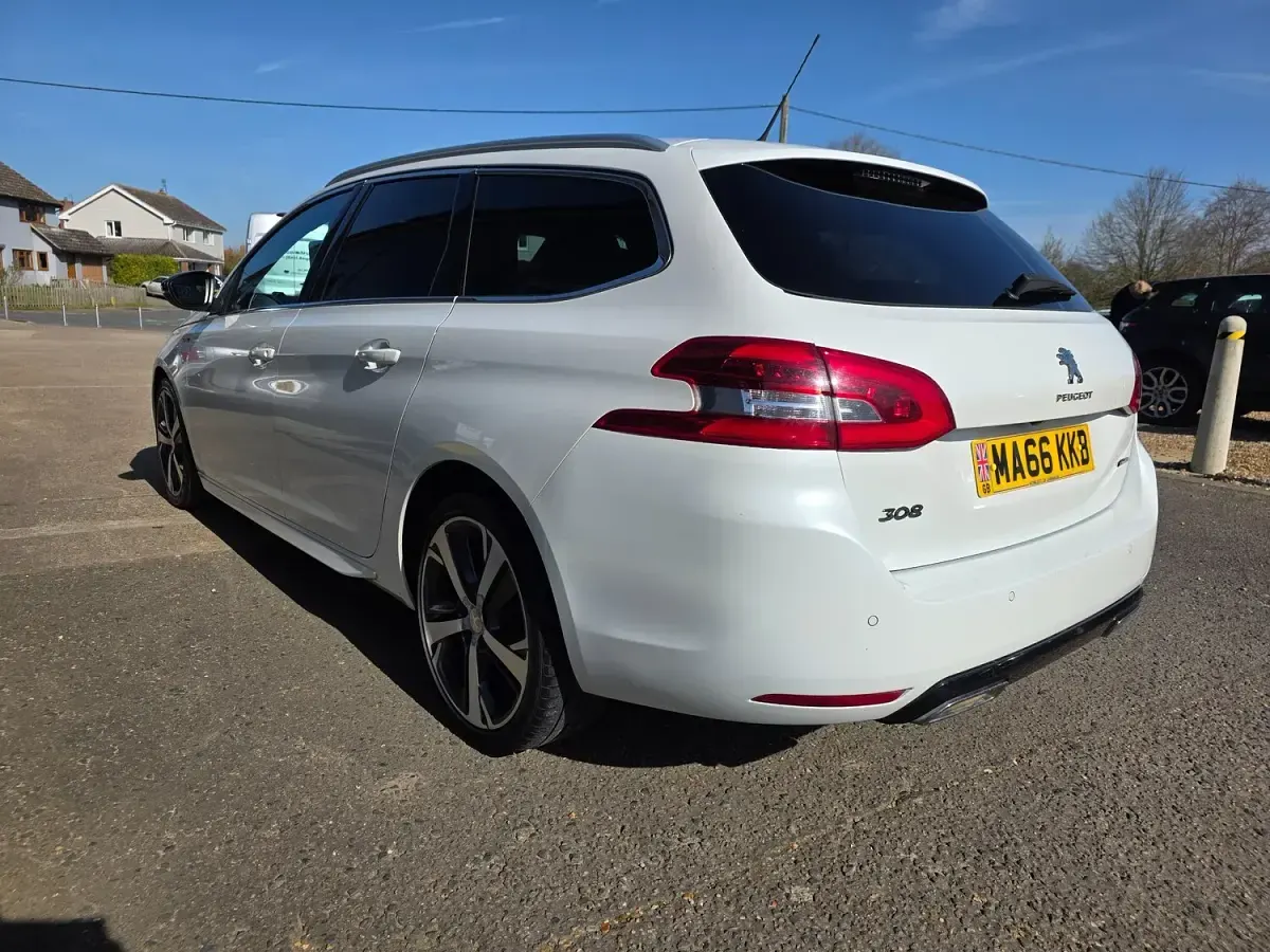 Used Peugeot 308 GT-line 120 HP (88 kW) 2016 White Estate