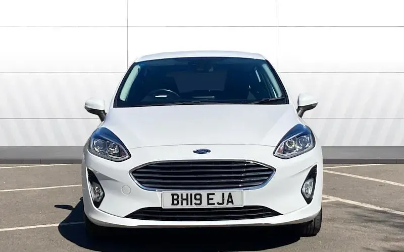 Usado Ford Fiesta Zetec 86 HP (63 kW) 2019 Branco Citadino