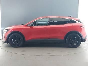 Begagnad Renault Megane E-Tech Techno 159 kW (217 HK) 2024 Röd Halvkombi