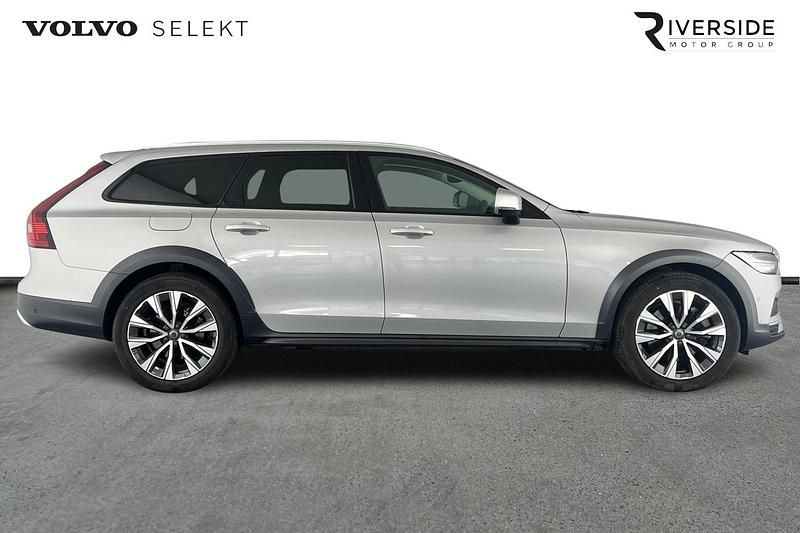 Used Volvo V90 Plus 235 HP (172 kW) 2023 Silver dawn Estate