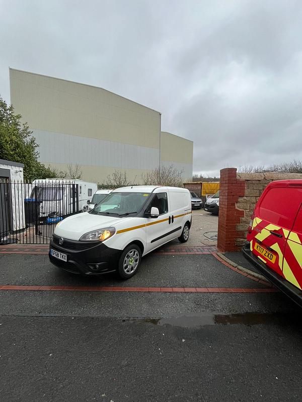 Used Fiat Doblò 95 HP (69 kW) 2018 White MPV