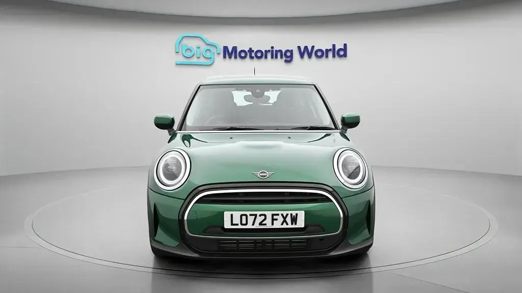 Usado Mini Cooper Classic 136 HP (100 kW) 2022 Verde Citadino