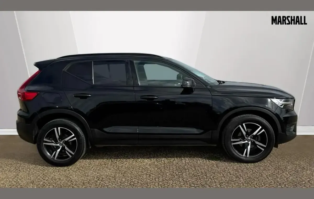 Used Volvo XC40 R-Design 163 HP (119 kW) 2022 Black SUV