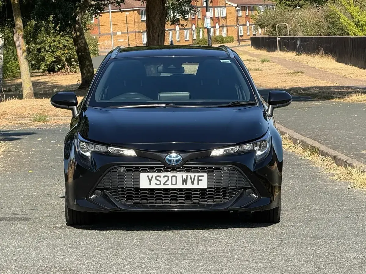Used Toyota Corolla 122 HP (89 kW) 2020 Black Estate