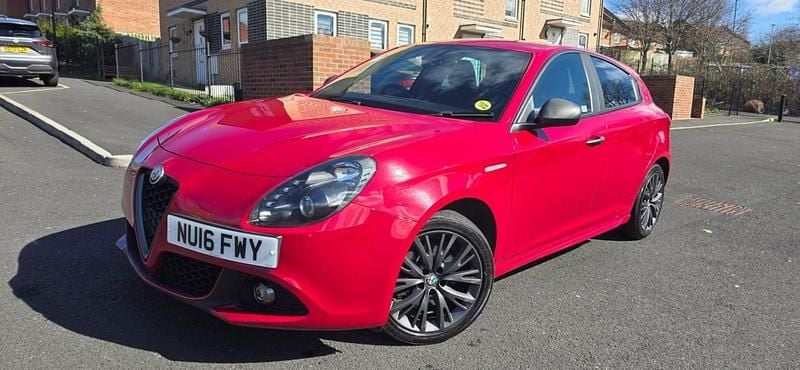 Used Alfa Romeo Giulietta Super 2016 Red Hatchback