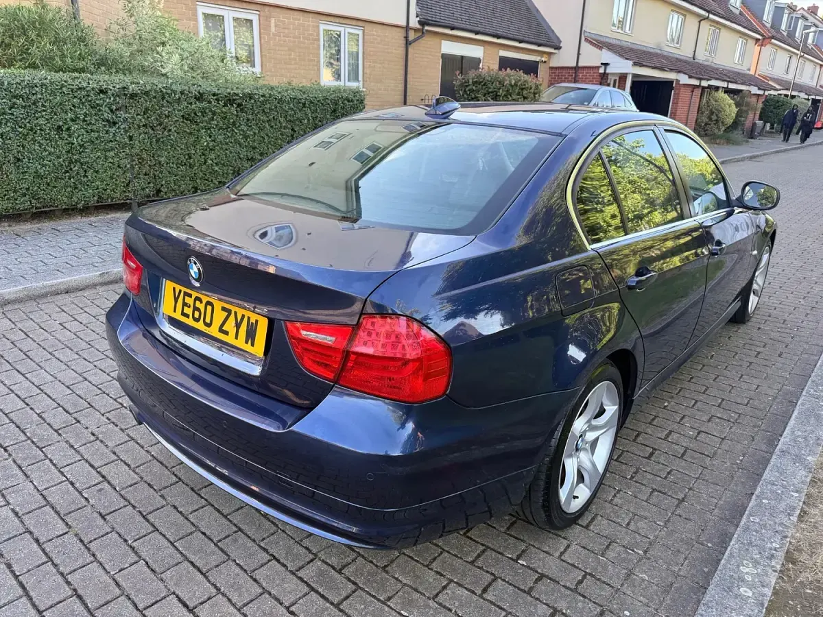 Used BMW 318 Exclusive 2010 Blue Sedan