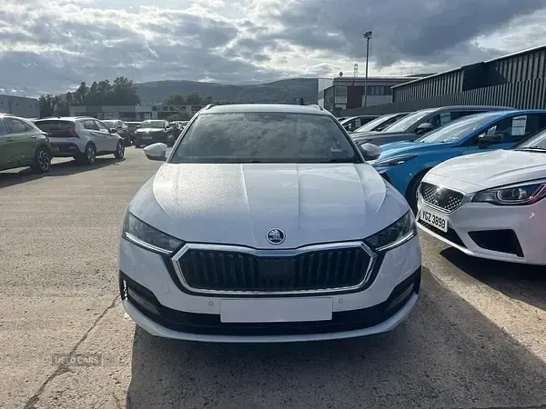Used Skoda Octavia SE Technology 110 HP (80 kW) 2022 White Estate