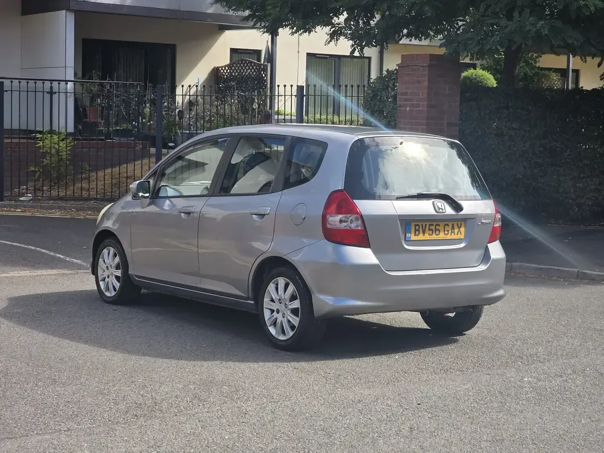 Used Honda Jazz SE 83 HP (61 kW) 2006 Silver Hatchback