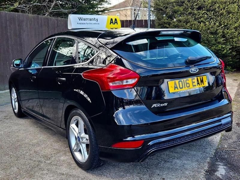 Used Ford Focus Zetec 120 HP (88 kW) 2016 Black Hatchback