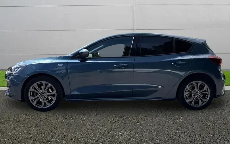 Used Ford Focus ST-Line 125 HP (91 kW) 2023 Blue Hatchback