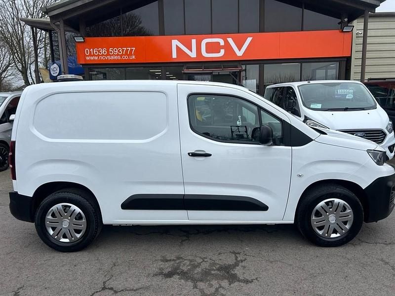 Used Peugeot Partner 2021 White MPV