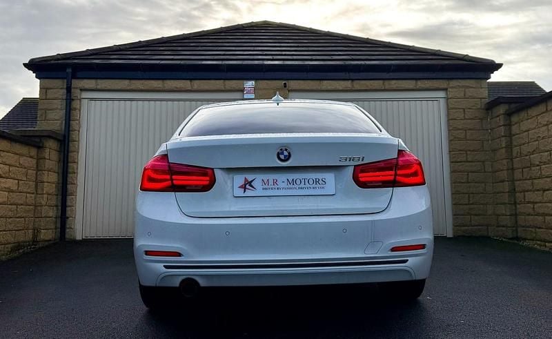 Used BMW 318 Sport Line 2018 White Sedan