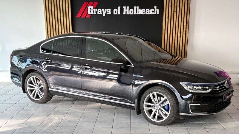 Black Used 2016 VW Passat GTE Sedan | £13,600 (Fair price) - Image 1/4