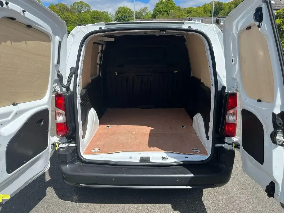 Used Citroën Berlingo 100 HP (73 kW) 2022 White MPV