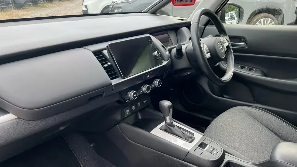 Used Honda Jazz Hybrid 109 HP (80 kW) 2022 Premium paint  platinum white Hatchback