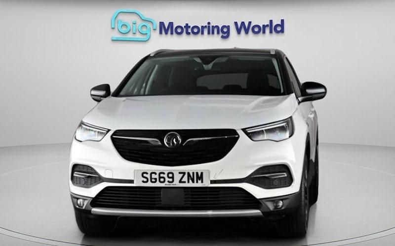 Used Vauxhall Grandland X Design Edition 131 HP (96 kW) 2019 White SUV
