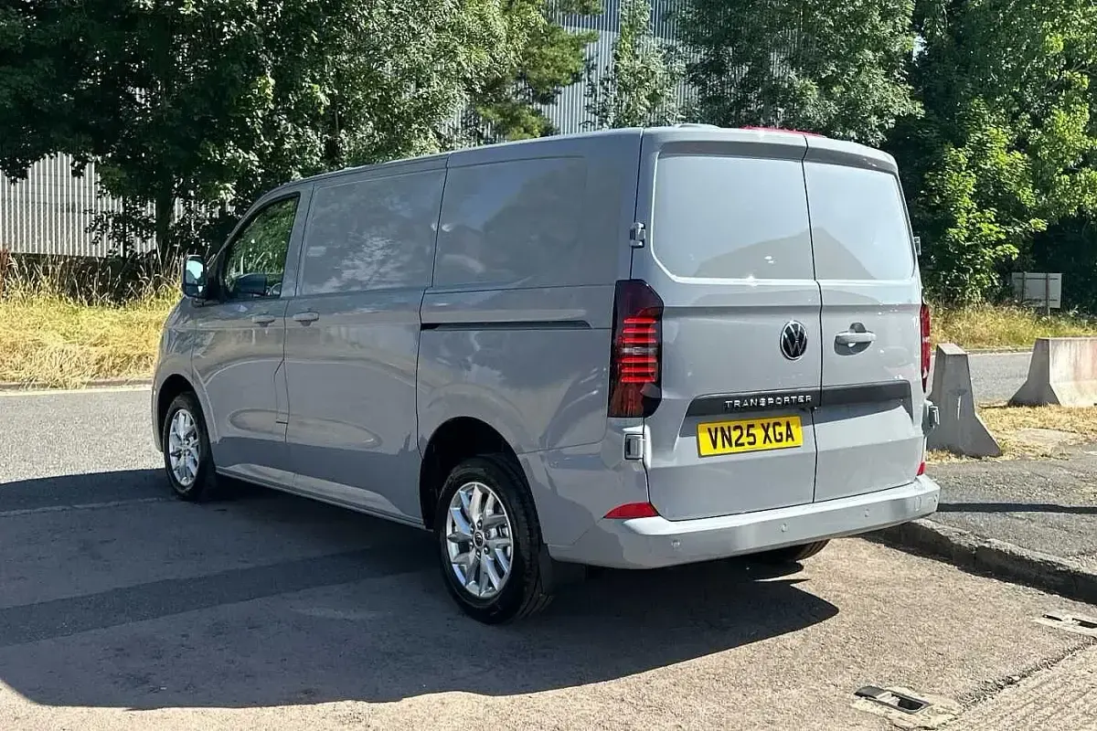 Begagnad VW Transporter Pro 2025 Grå Van