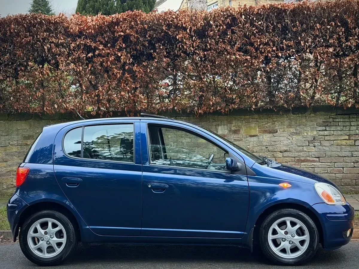 Used Toyota Yaris 2003 Blue Hatchback