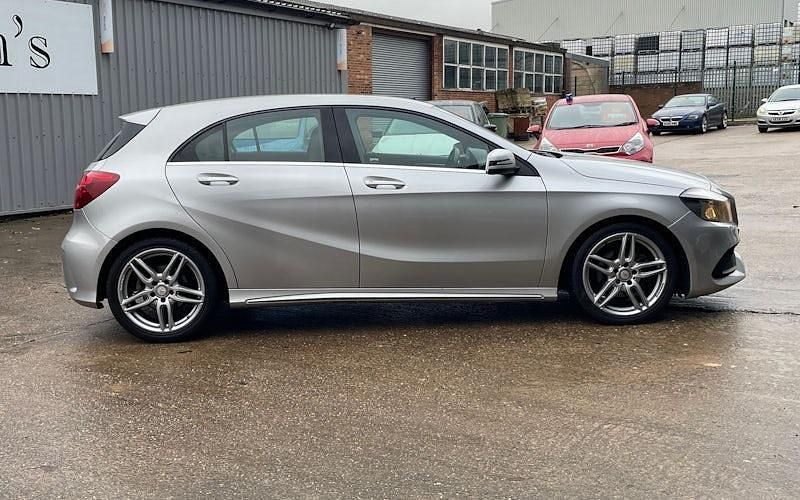 Begagnad Mercedes A200 AMG line 136 HK (100 kW) 2017 Silver Halvkombi