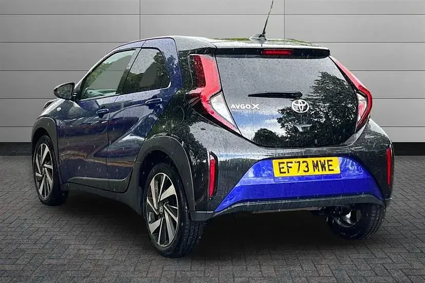 Used Toyota Aygo X 72 HP (52 kW) 2023 Juniper blue with black SUV
