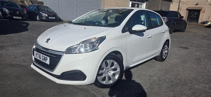 Used Peugeot 208 Access 68 HP (50 kW) 2016 White Hatchback