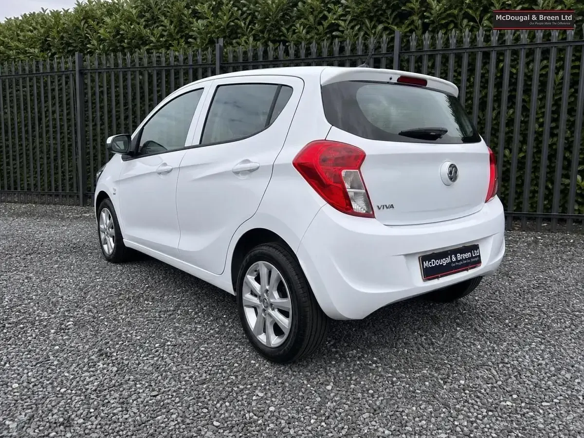 Used Vauxhall Viva 75 HP (55 kW) 2018 White Hatchback
