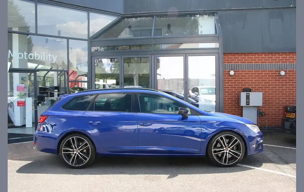 Used Seat Leon 4Drive 296 HP (217 kW) 2020 Blue Estate