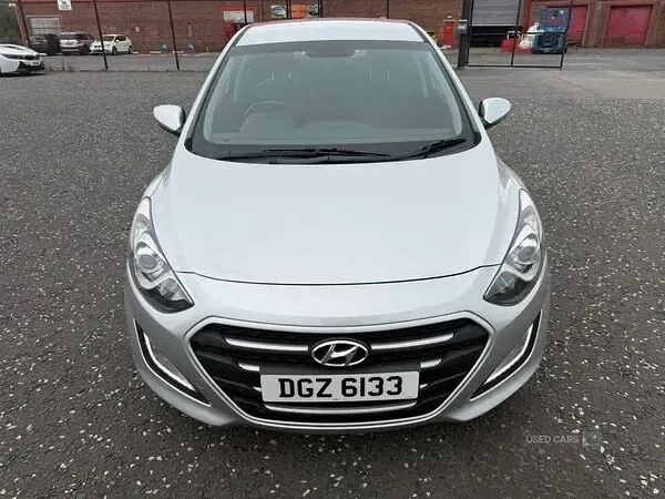 Used Hyundai i30 SE 108 HP (79 kW) 2015 Silver Hatchback