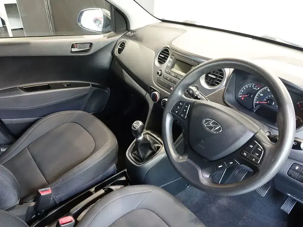 Used Hyundai i10 SE 66 HP (48 kW) 2017 Black Hatchback