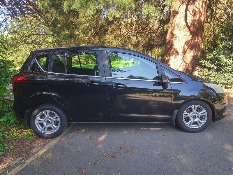 Usado Ford B-MAX Zetec 95 HP (69 kW) 2013 Preto Monovolume