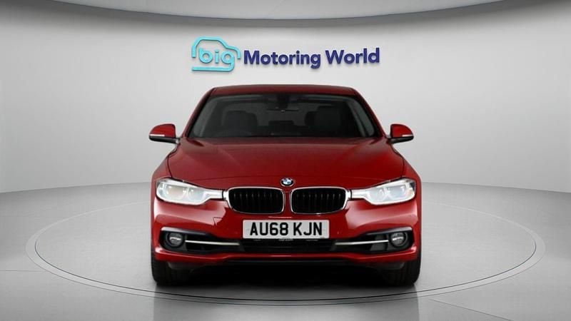 Used BMW 318 Sport Line 136 HP (100 kW) 2018 Red Sedan