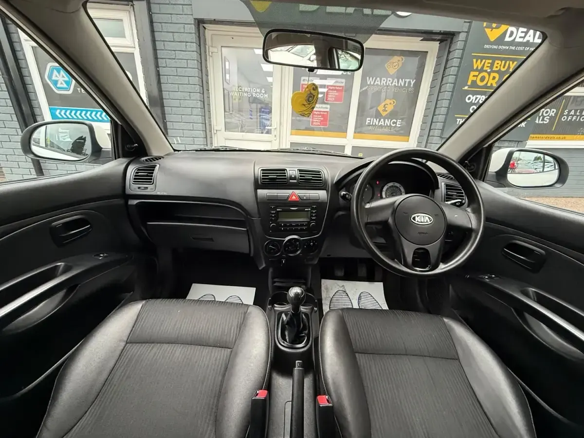 Used Kia Picanto 2010 White Hatchback
