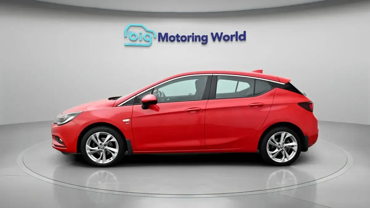 Used Vauxhall Astra SRi 150 HP (110 kW) 2018 Red Hatchback
