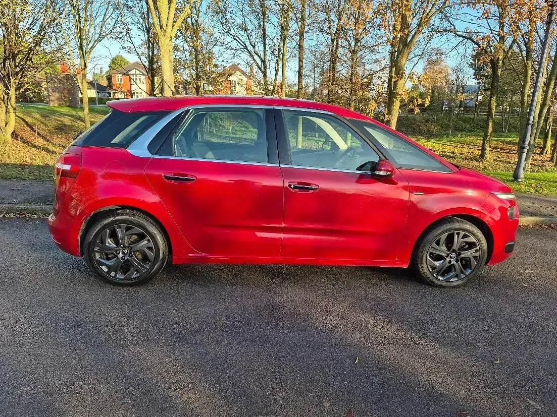 Used Citroën C4 Picasso Exclusive 115 HP (84 kW) 2014 Red MPV